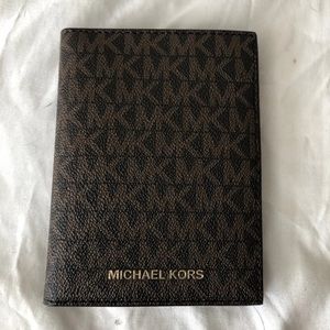 Michael Kors Jetset Passport Holder